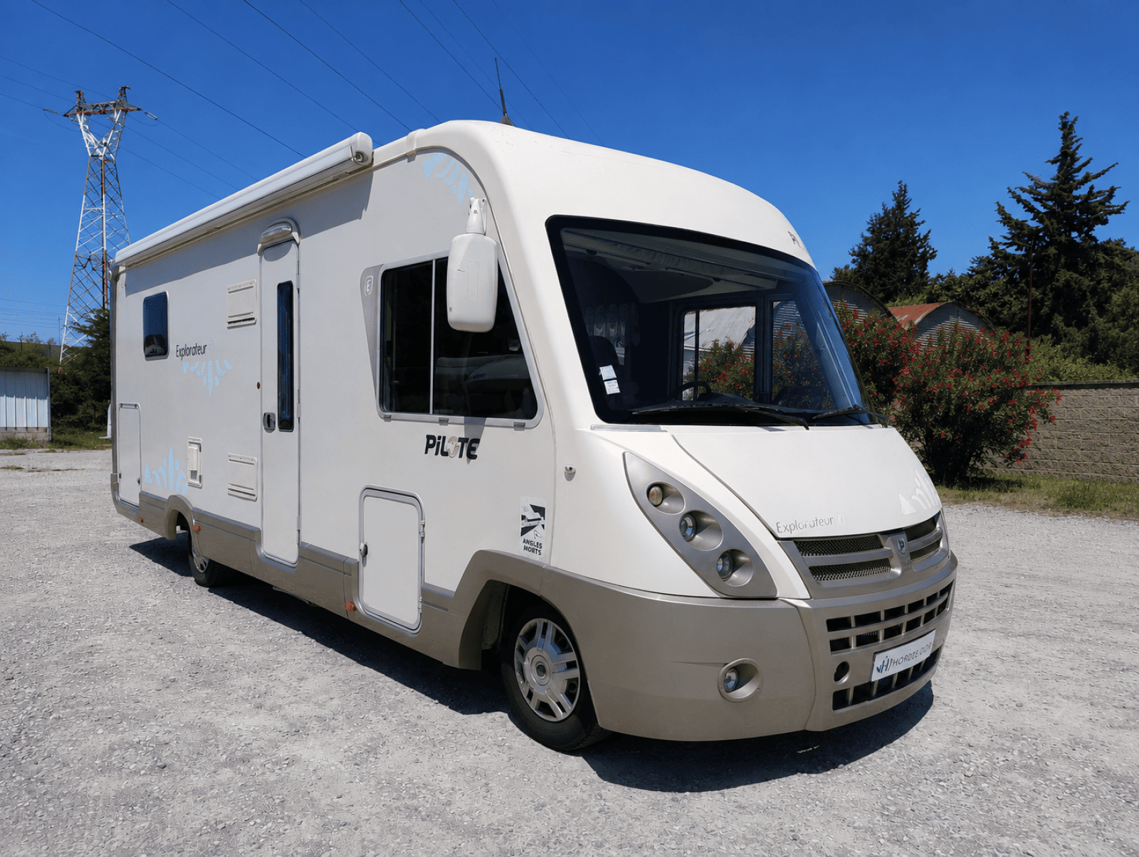 Intégral Poids-Lourd PILOTE G742 Explorateur - 4 couchages avec lit central et lit pavillon - Châssis ALKO et chauffage ALDE - visible sur Lattes dans l'Hérault