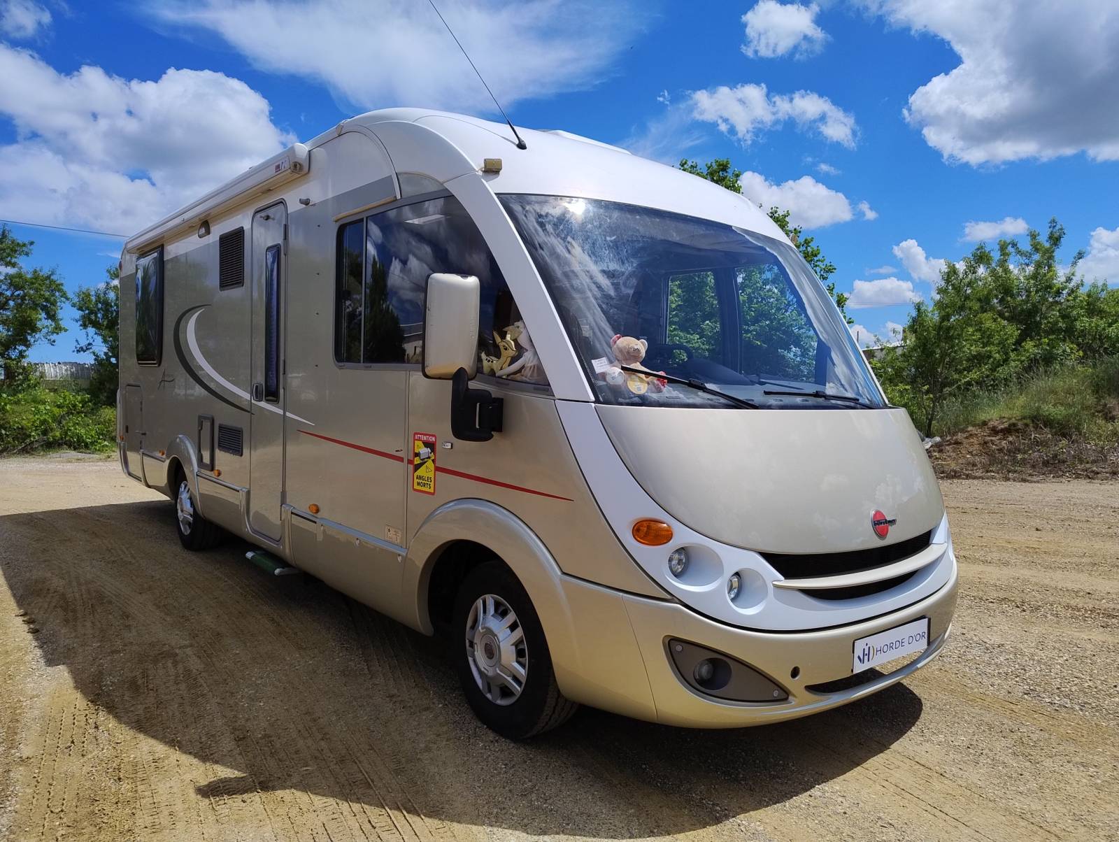 Superbe intégral poids lourd BURSTNER AVIANO I727 sur châssis ALKO en très bon état visible sur Servian dans l'Hérault