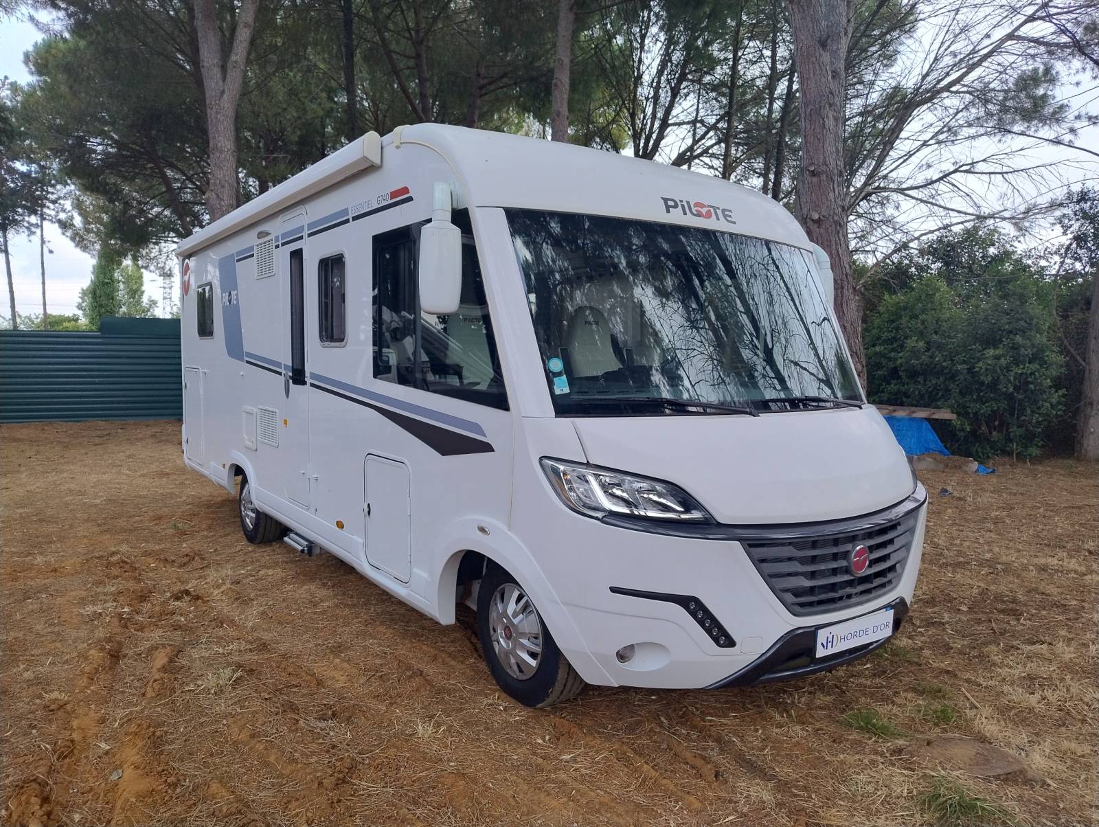 Intégral PILOTE G740 avec lit central et lit pavillon - salon face à face - tout neuf bien équipé avec tout juste 5.000 kms visible sur Mudaison aux environs de Montpellier
