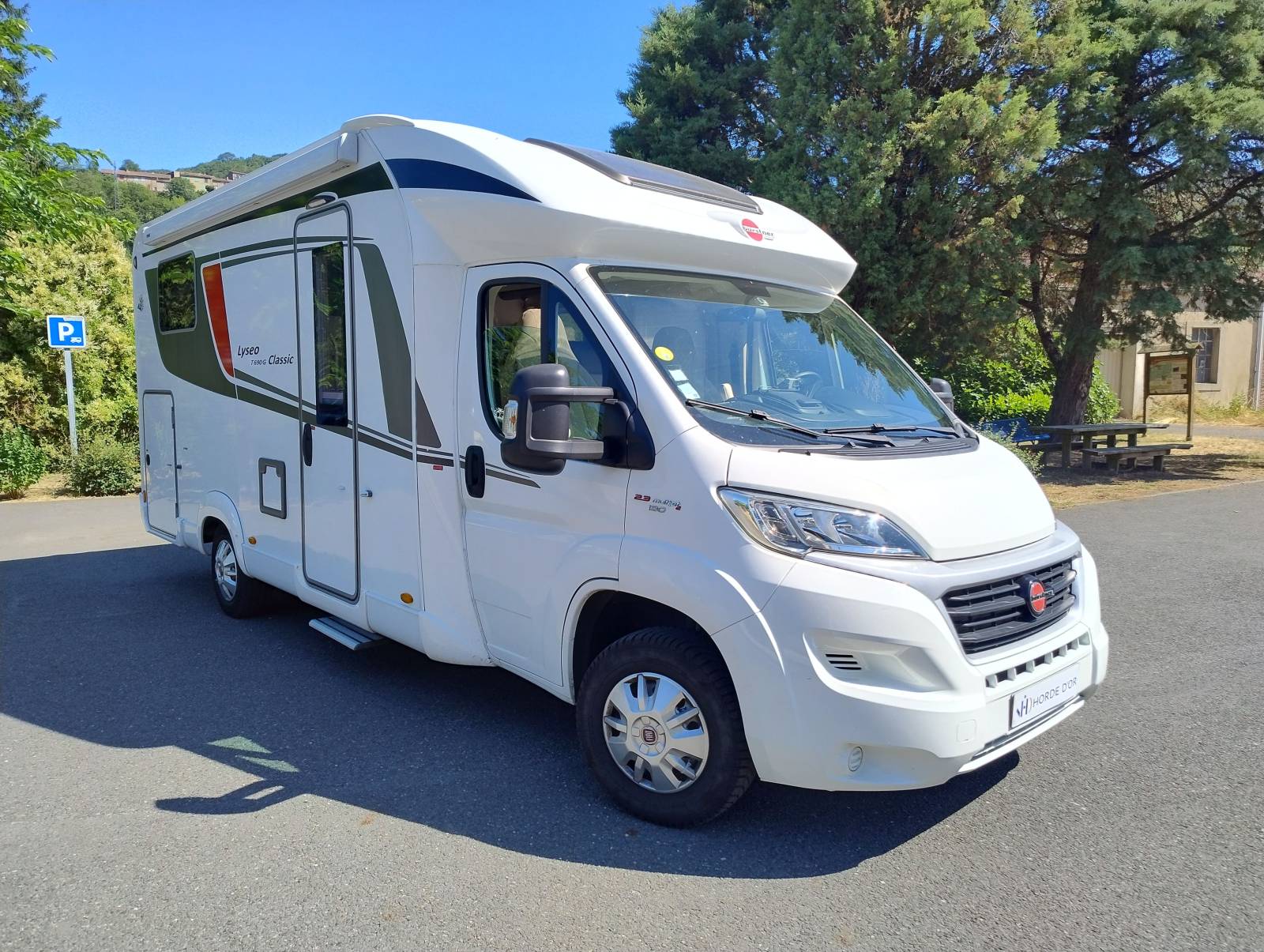 Profile BURSTNER LYSEO T690 G CLASSIC - Lit jumeaux - Climatisation cellule - Très bon état et visible sur Saint Pons de Thomières proche de Béziers (34)