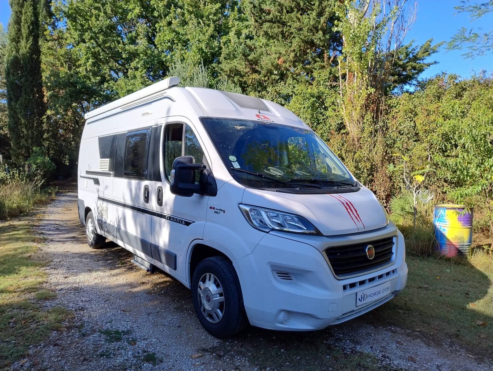 Très joli fourgon ADRIA TWIN 600 SP - 2 couchages - bien équipé avec faible kilométrage visible aux environs de Montpellier dans l'Hérault