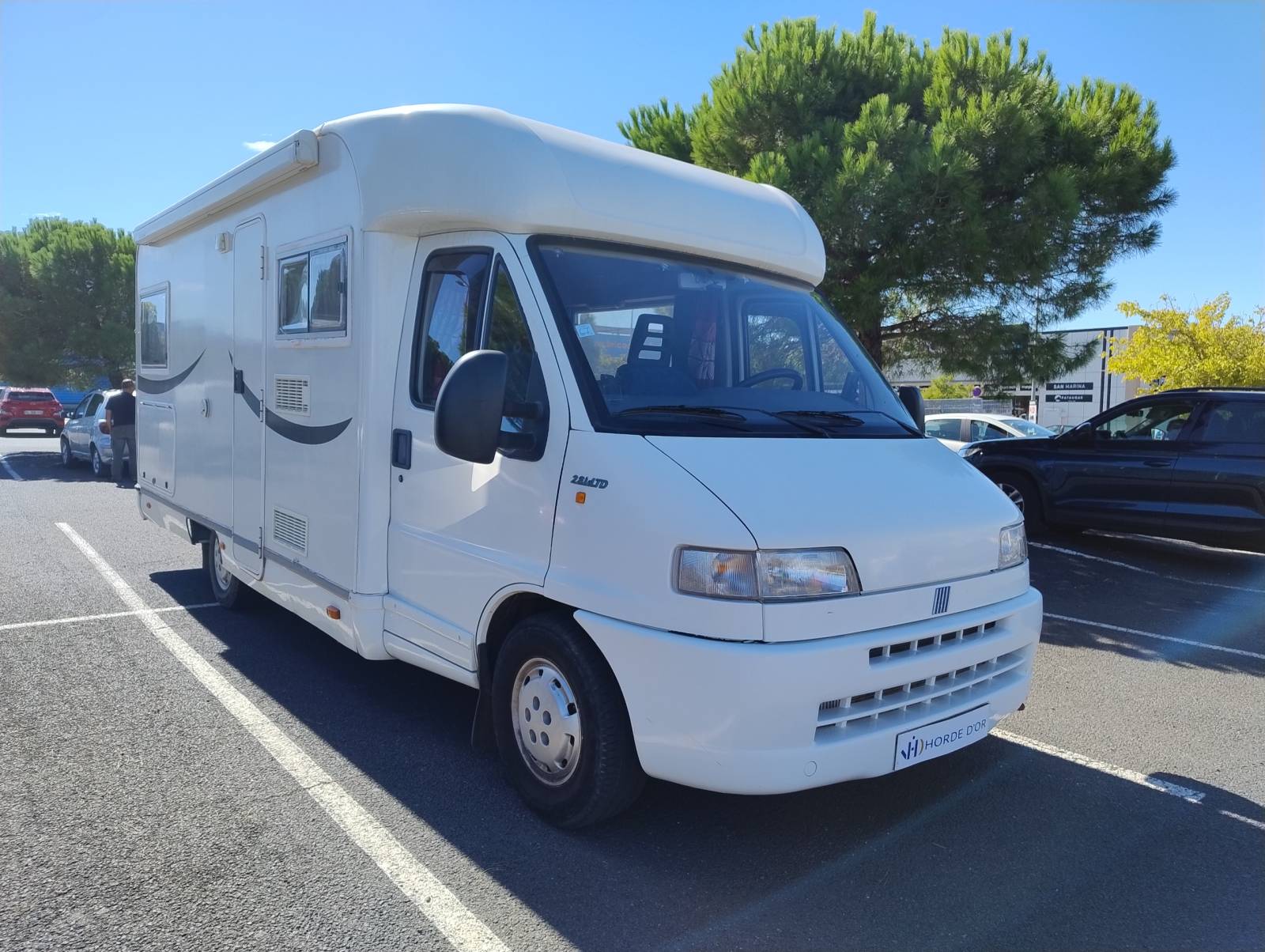 Joli Profile compact ELNAGH SL595 - 4 couchages - Lit transversal et lit dinette visible sur Agde dans l'Hérault