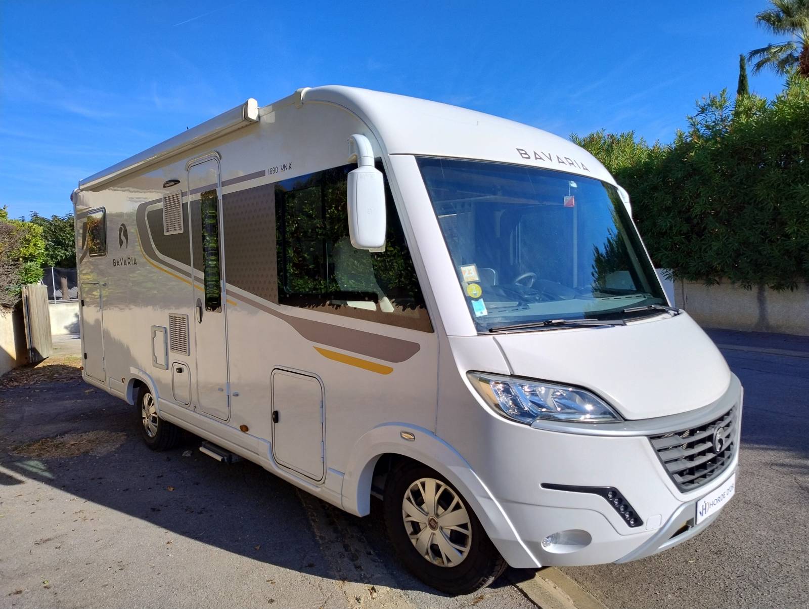 Superbe intégral compact BAVARIA I690GJ - Lit jumeaux + lit pavillon - 1° Main comme neuf et parfaitement équipé visible sur Baillargues dans l'Hérault