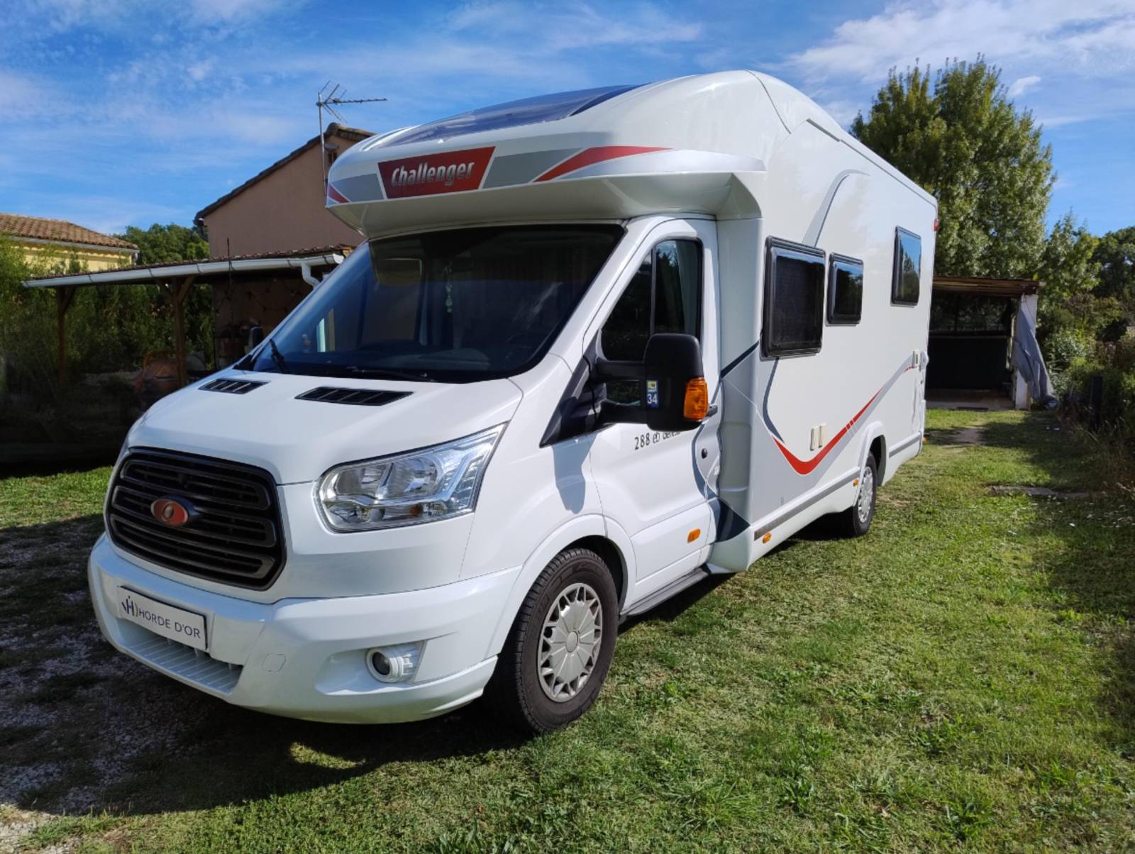 Très joli profile CHALLENGER 288EB Genesis - 1° Main - 4 couchages avec lit central et lit pavillon visible aux environs de Ganges dans l'Hérault