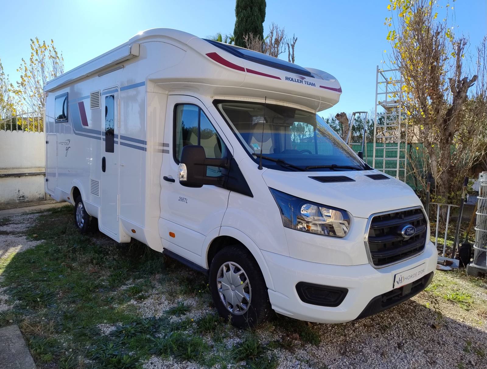 Superbe Profile ROLLER TEAM KRONOS 266 TL - 4 couchages - Lit central et lit pavillon avec seulement 6.000 Kms comme neuf - Visible sur Montady à proximité de Béziers dans l'Hérault
