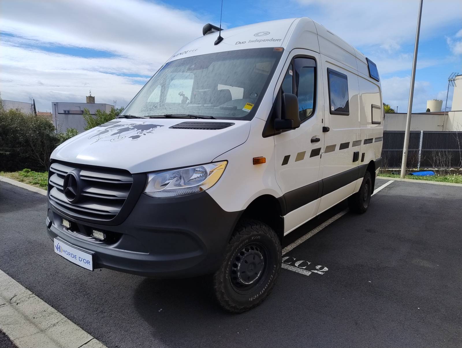 Exclusif ! Fourgon 4X4 CS-REISEMOBILE Duo Independent sur Mercedes Sprinter 190CH - Boite Auto - 1° Main - Parfaitement équipé et visible sur Bassan dans l'Hérault