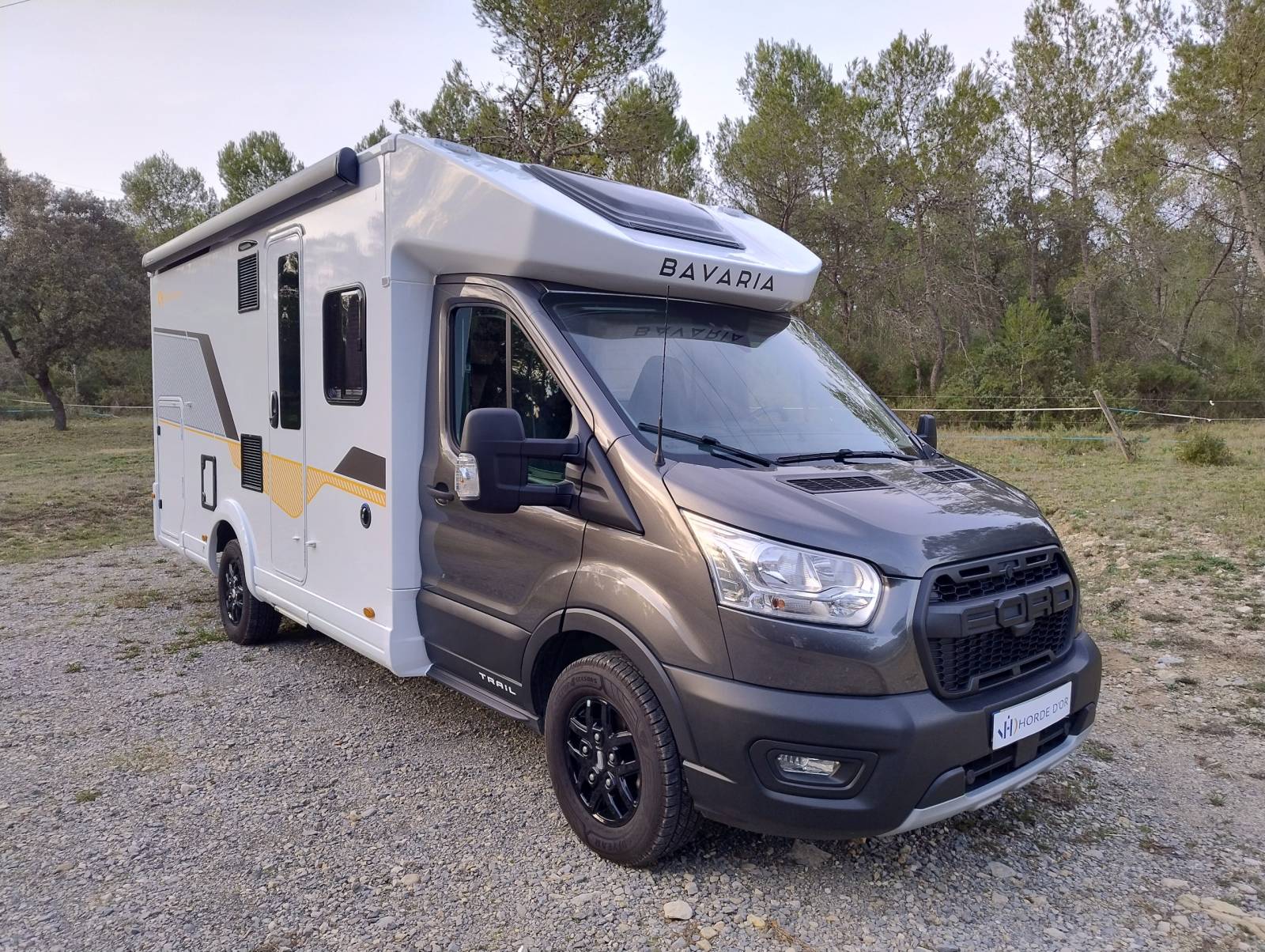 Superbe profile SLIM BAVARIA QWEST 690G - 4 couchages -  tout neuf et bien équipé avec seulement 2.500 kms et garantie constructeur jusqu'en 2027 visible sur Vacquières au Nord de Montpellier