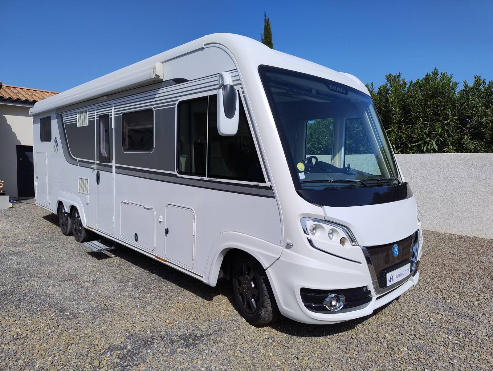 Superbe Intégral KNAUS SUN 900 LEG - Lits jumeaux et lit pavillon très bien équipé et dans un état remarquable visible à Félines-Minervois dans l'Hérault