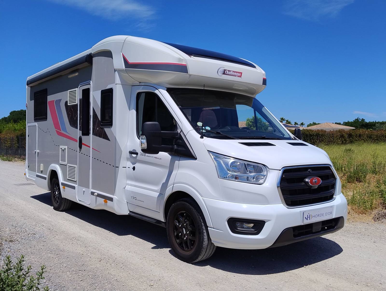 Profile CHALLENGER 328 Graphite Premium - 1° Main - Ford Transit 170CH boite auto - 4 couchages avec lit central et lit pavillon visible sur Saint-Aunès dans l'Hérault