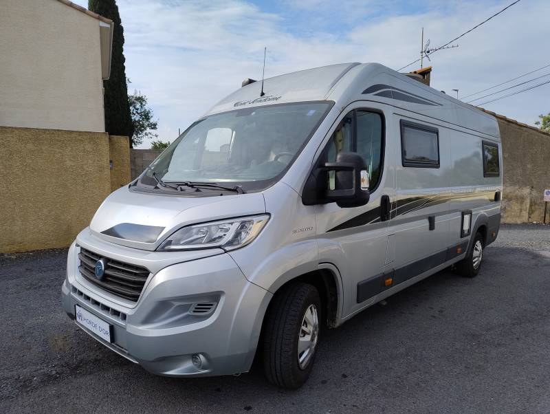 Fourgon FONT VENDOME avec lit jumeaux transformable en grand lit. Parfaitement équipé climatisation cellule, attelage, suspensions pneumatiques,...visible sur Paulhan dans l'Hérault (34)