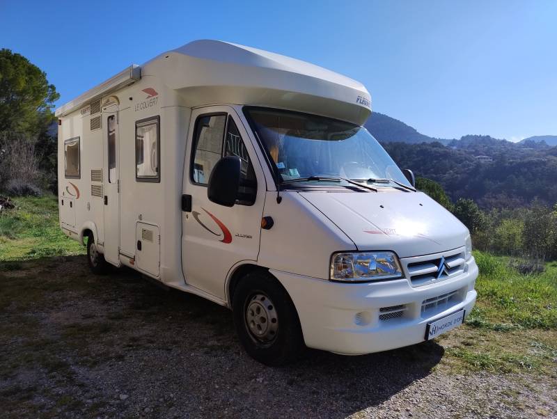 Joli profilé compact FLEURETTE sur châssis ALKO en très bon état, 4 couchages visible aux environs de Lodève (34)