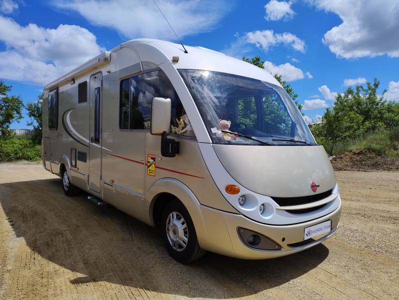 Superbe intégral poids lourd BURSTNER AVIANO I727 sur châssis ALKO en très bon état visible sur Servian dans l'Hérault