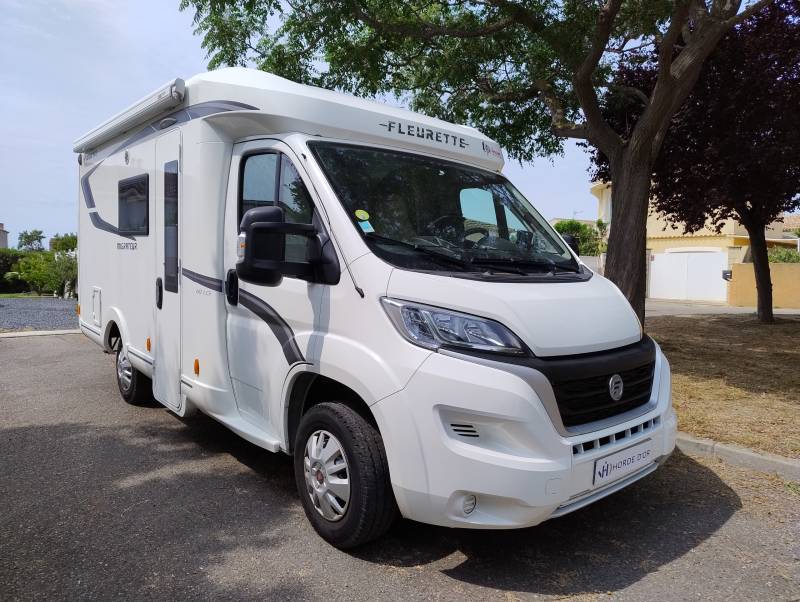 Suberbe profile compact FLEURETTE Migrateur 60 LG - 1° main comme neuf - Moins de 6 m et parfaitement équipé - Visible sur Vias dans l'Hérault