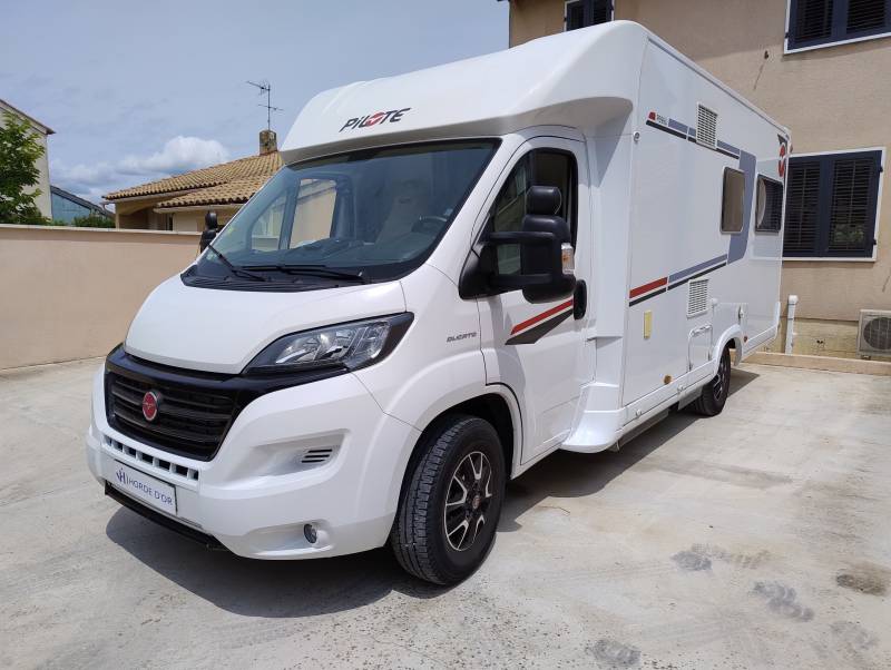 Profilé PILOTE P696U avec grand salon en U - Boite auto - 1° main - En parfait état et très bien équipé visible sur Lunel (34)