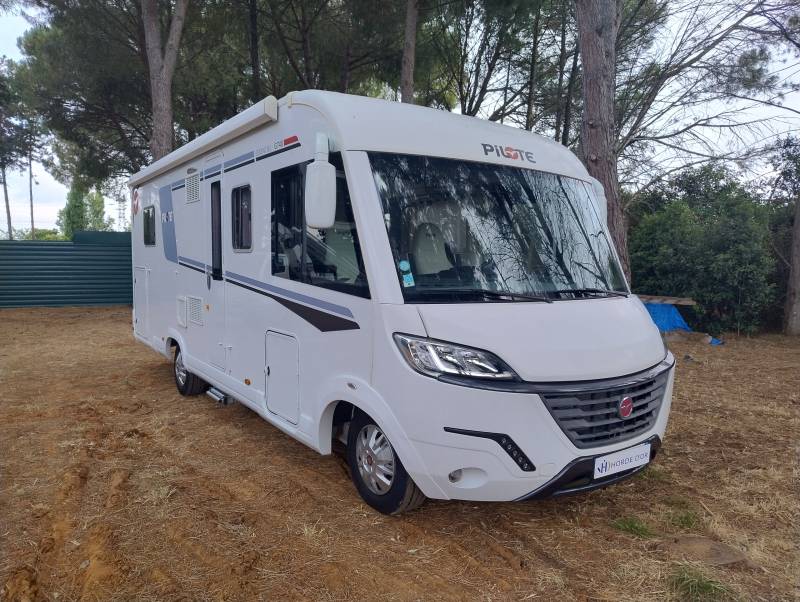 Intégral PILOTE G740 avec lit central et lit pavillon - salon face à face - tout neuf bien équipé avec tout juste 5.000 kms visible sur Mudaison aux environs de Montpellier