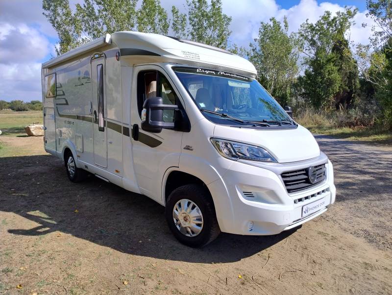 Superbe profile compact HYMER EXIS-T 564 sur châssis ALKO - 2 couchages avec charge utile + de 800 kg - Visible sur Portiragnes dans l'Hérault