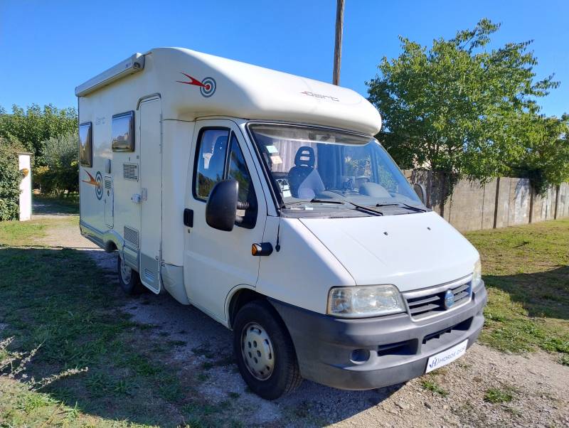 Très joli camping-car ultra compact de 5,50m seulement SEA DART P210 - Lit à la française et lit dinette en très bon état visible aux environs de Ganges dans l'Hérault
