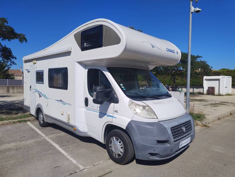 Capucine familiale 6 couchages CHAUSSON FLASH 15 avec lits superposés, lit capucine te lit dinette visible aux environs de Lunel dans l'Hérault