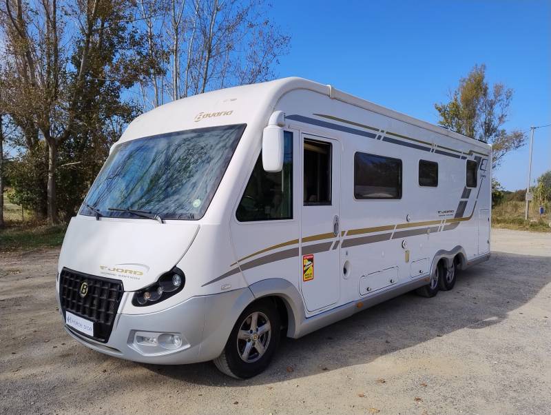 Superbe intégral BAVARIA I8302 Fjord Nordic Edition sur châssis ALKO - Très bien équipé avec lit central et lit pavillon en très bon état visible sur Sérignan dans l'Hérault