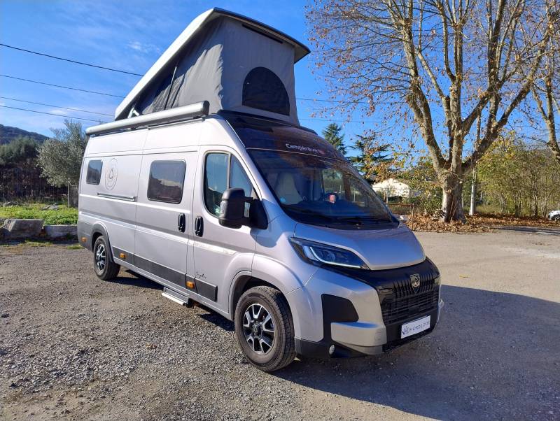 Superbe fourgon familial CAMPEREVE MAGELLAN 746 Air Saphir - 4 couchages avec toit relevable - Garantie constructeur jusqu'en 2027 - Visible aux environs de Ganges dans l'Hérault